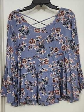 C Label Blur Floral Crisscross Back Tiered Tunic